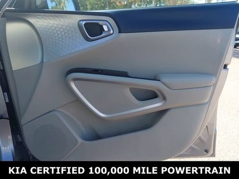 Used 2025 Kia Soul LX w/ LX Technology Package FWD image 23