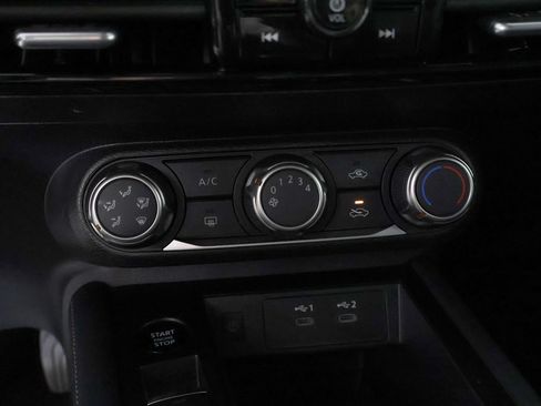 Used 2025 Nissan Kicks SV AWD/4WD image 41