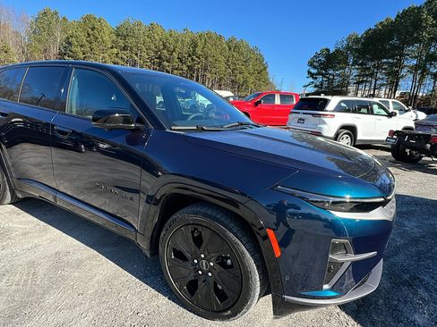 Used 2024 Jeep Wagoneer Launch Edition image 5