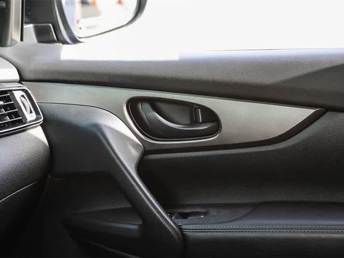 Used 2021 Nissan Rogue Sport S image 19