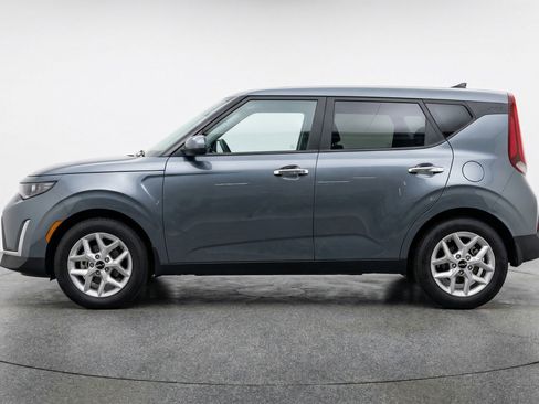 Used 2025 Kia Soul LX w/ LX Technology Package image 5