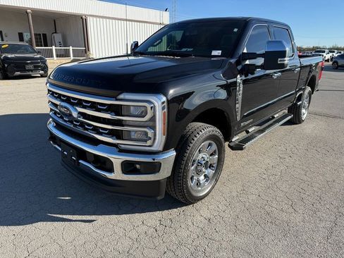 Used 2025 Ford F250 Lariat w/ Chrome Package image 2