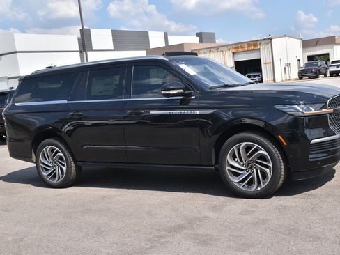 New 2025 Lincoln Navigator L Reserve image 4