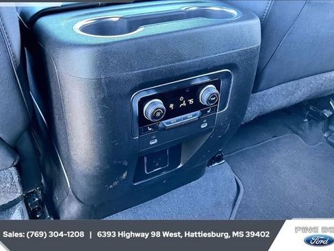 Used 2023 Chevrolet Suburban Premier image 24