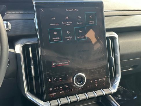 Used 2024 GMC Acadia Elevation image 28