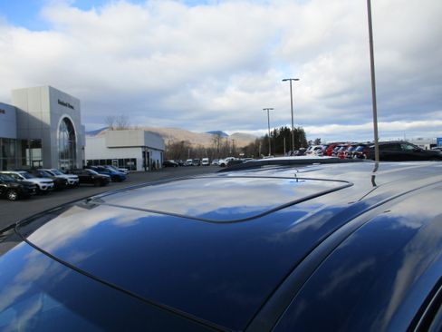 Used 2021 Toyota Sienna XSE w/ XSE Plus Package image 11