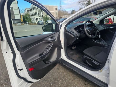 Used 2015 Ford Focus SE image 26