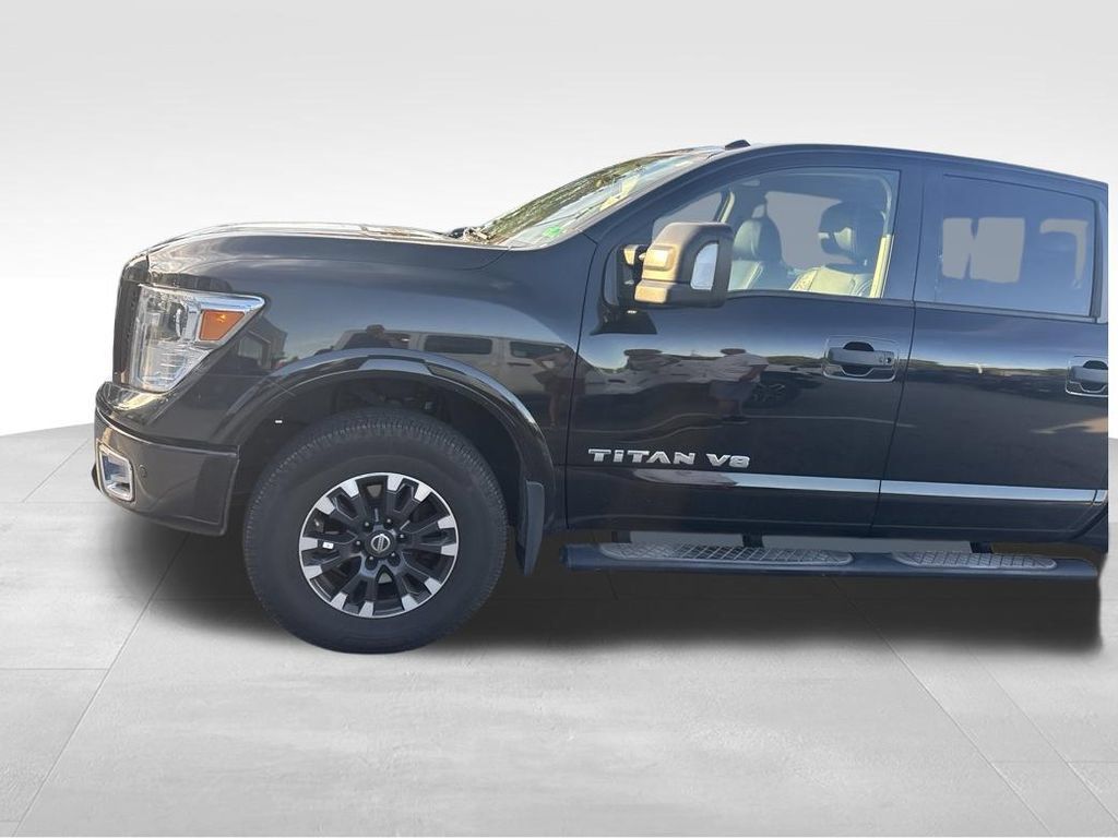 Used 2018 Nissan Titan PRO-4X w/ Pro-4x Convenience Package AWD/4WD image 2