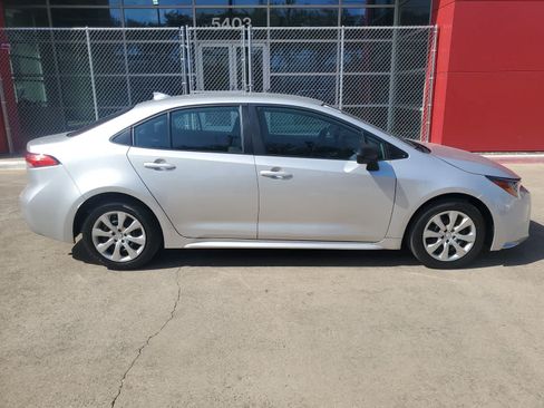 Used 2025 Toyota Corolla LE FWD image 7