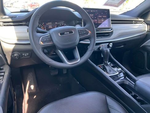Used 2025 Jeep Compass Limited AWD/4WD image 5