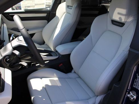 New 2025 Porsche Macan 4S Electric image 5