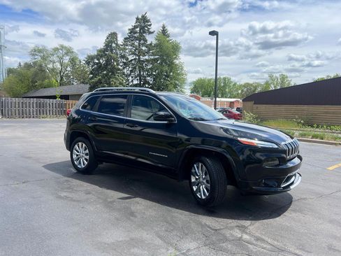 Used 2018 Jeep Cherokee Overland w/ Technology Group AWD/4WD image 10