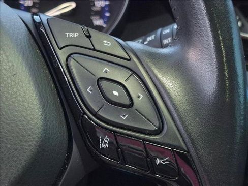 Used 2021 Toyota C-HR XLE FWD image 16