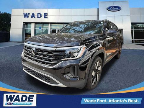 Used 2024 Volkswagen Atlas Cross Sport SE FWD image 1