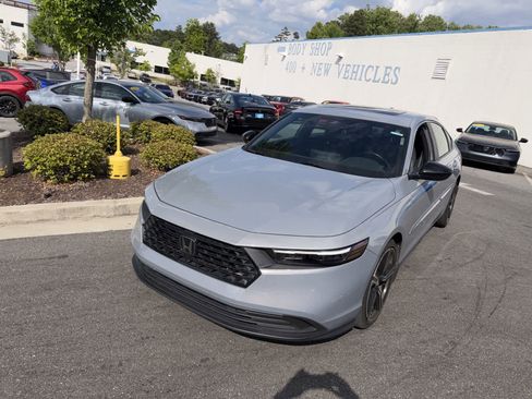 Used 2023 Honda Accord Sport image 3