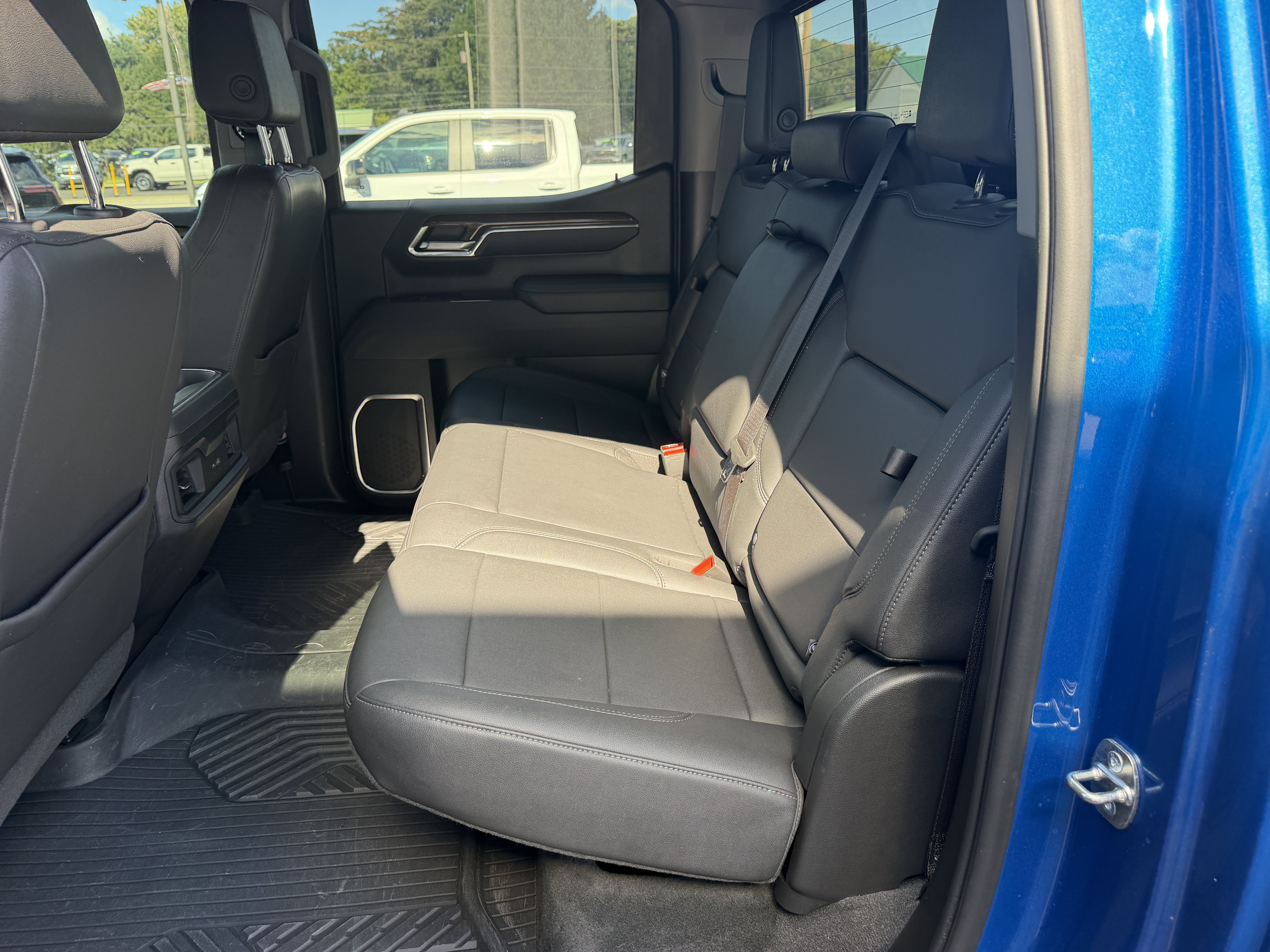Used 2023 Chevrolet Silverado 1500 LT Trail Boss w/ Convenience Package II AWD/4WD image 15