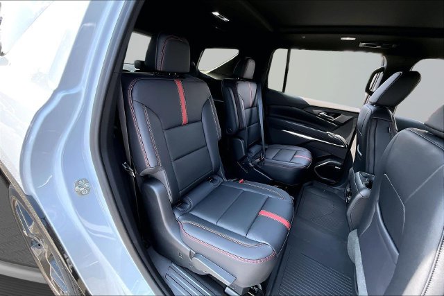 New 2026 Chevrolet Traverse RS w/ LPO, Floor Liner Package FWD image 10