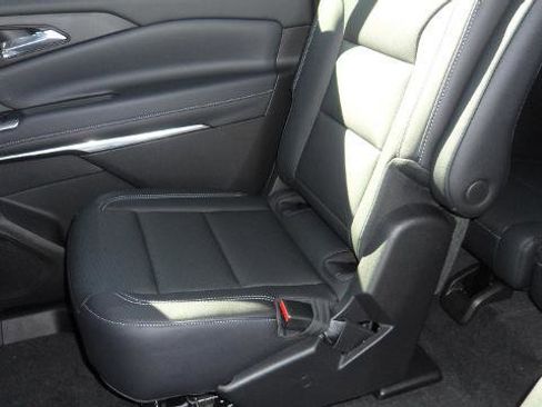 Used 2026 Chevrolet Traverse LT w/ Driver Confidence Package FWD image 10