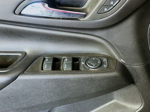 Used 2023 Chevrolet Equinox LT w/ Driver Convenience Package image 18