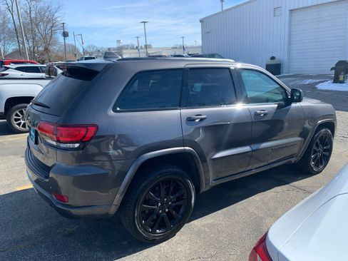 Used 2018 Jeep Grand Cherokee Altitude image 5
