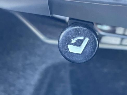 Used 2024 Nissan Altima 2.5 SV image 11