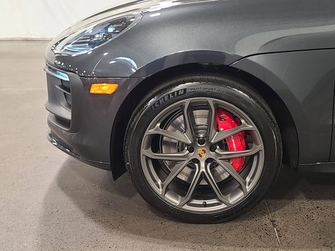 New 2026 Porsche Macan GTS image 34