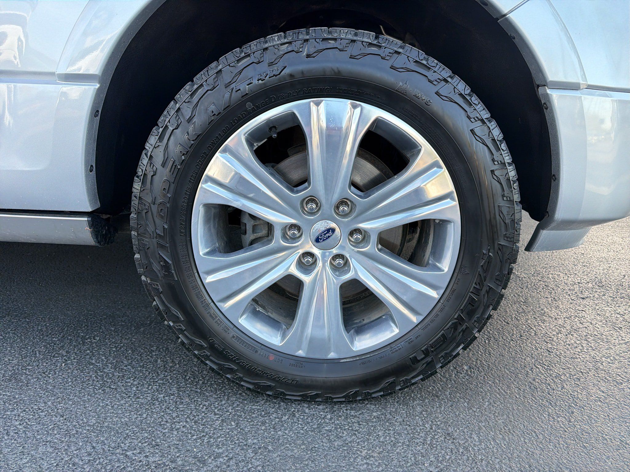 Used 2016 Ford Expedition Platinum AWD/4WD image 5