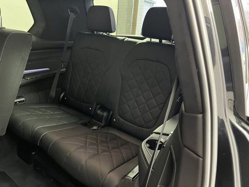 Used 2023 BMW X7 xDrive40i w/ Executive Package image 19
