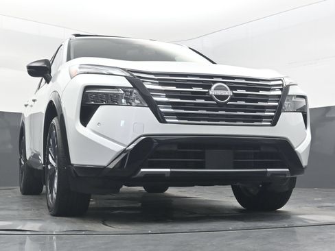 Certified 2025 Nissan Rogue Platinum w/ Platinum Premium Package FWD image 19