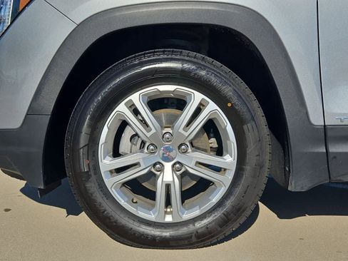 Used 2024 GMC Terrain SLE image 12