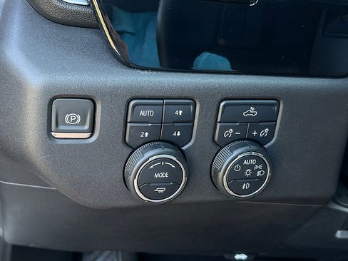 Used 2024 Chevrolet Silverado 1500 LT Trail Boss w/ Convenience Package II image 18