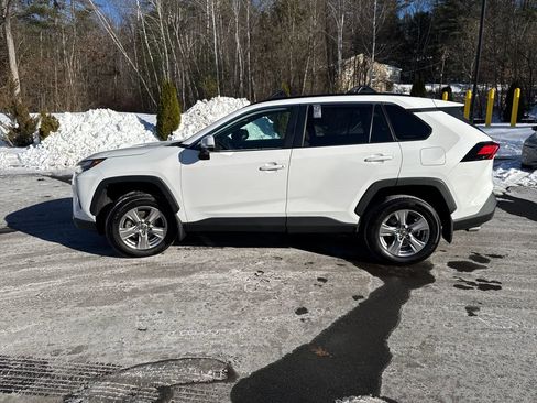 Used 2022 Toyota RAV4 XLE image 2