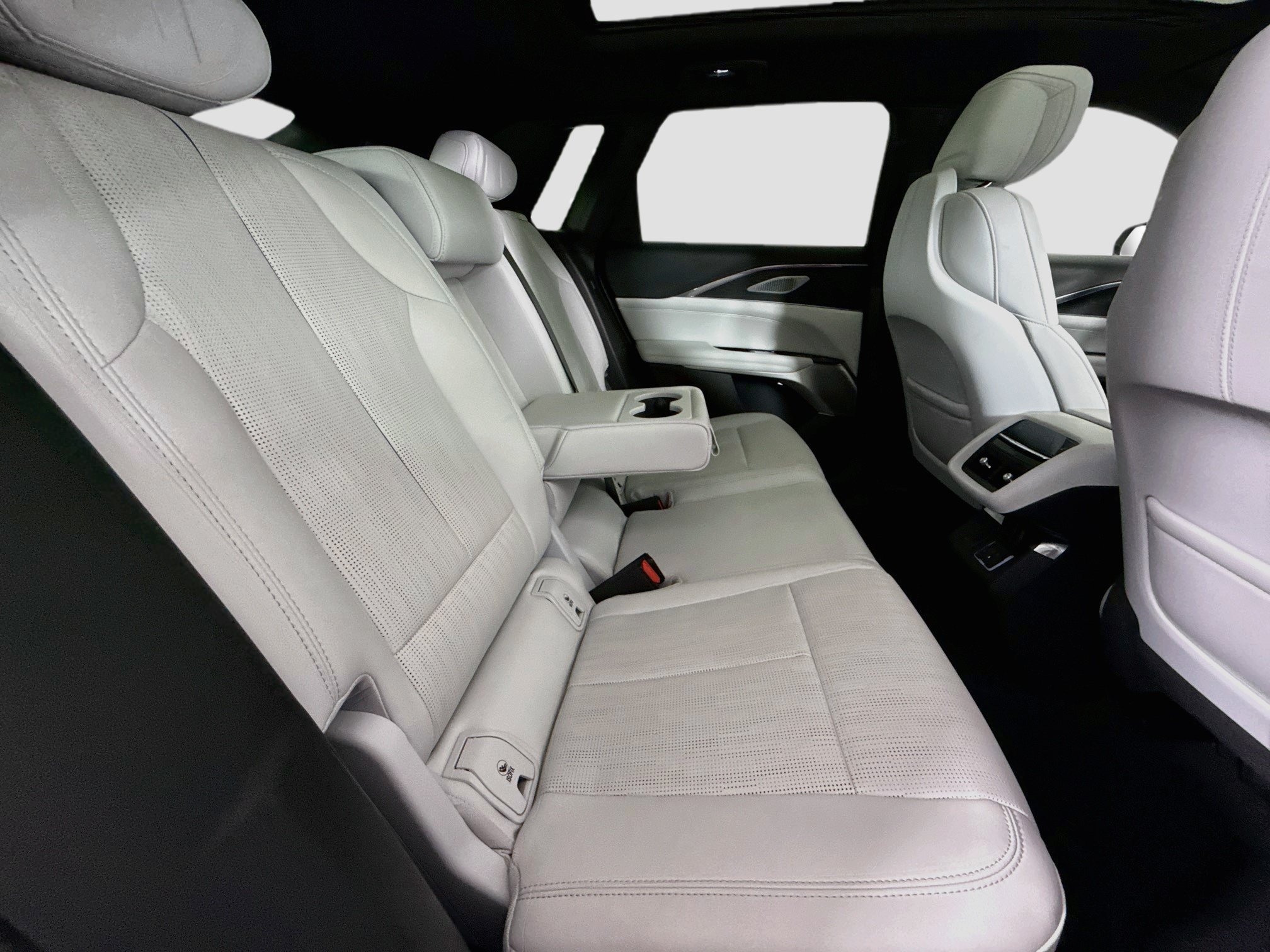 Used 2024 Cadillac Lyriq Luxury RWD image 30