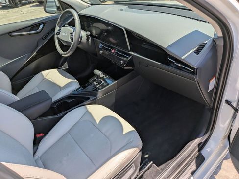 Certified 2023 Kia Niro EX FWD image 13