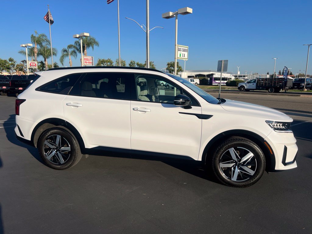 Used 2023 Kia Sorento EX w/ Panoramic Sunroof Package FWD image 8