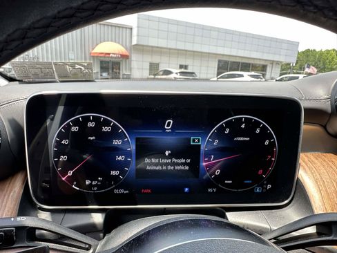 Used 2024 Mercedes-Benz GLC 300 4MATIC image 23