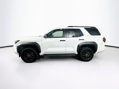 Used 2025 Toyota 4Runner SR5 AWD/4WD image 4