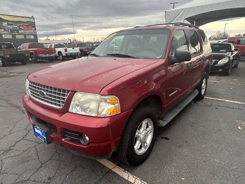 Used 2005 Ford Explorer XLT image 3