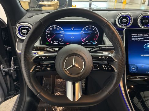 Used 2025 Mercedes-Benz GLC 300 4MATIC image 9