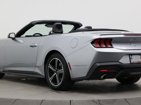 Used 2025 Ford Mustang Premium RWD image 5