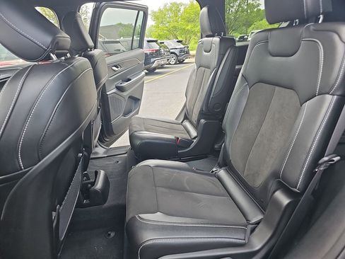 Used 2023 Jeep Grand Cherokee L Laredo AWD/4WD image 15
