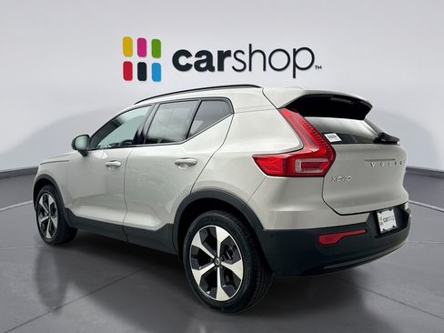 Used 2025 Volvo XC40 B5 Plus AWD/4WD image 3