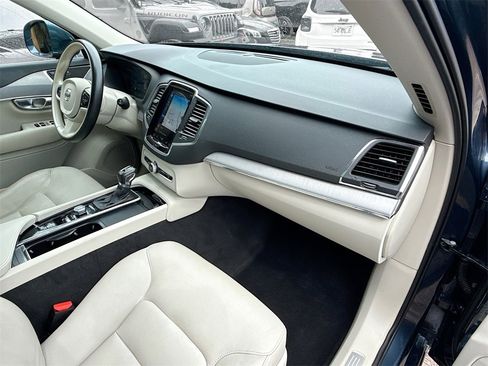 Used 2021 Volvo XC90 T5 Momentum w/ Climate Package image 34