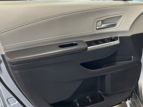 Used 2022 Toyota Sienna XLE image 11