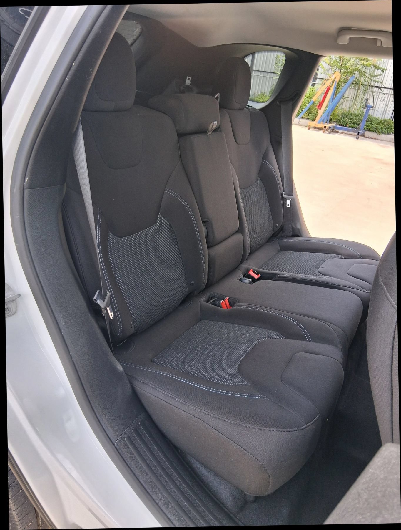 Used 2019 Jeep Cherokee Latitude w/ Popular Appearance Group AWD/4WD image 34