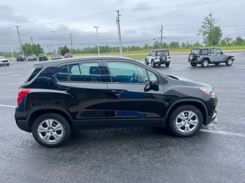 Used 2018 Chevrolet Trax LS FWD image 5