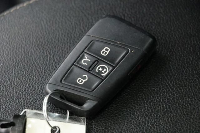 Used 2022 Volkswagen Tiguan SE R-Line FWD image 36