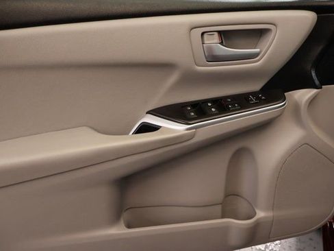 Used 2016 Toyota Camry XLE image 9