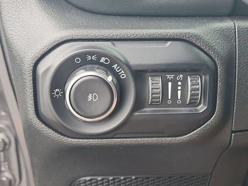 Used 2021 Jeep Wrangler Unlimited Sahara AWD/4WD image 18