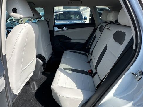 New 2025 Volkswagen Taos SE image 7